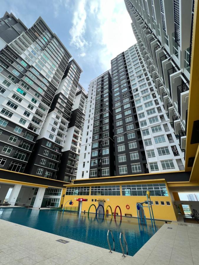 New!! Loving Night Novo 2Br 4-9Pax I Jonker I Netflix I Family Apartment Malacca Exterior photo